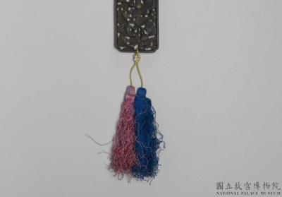 图片[2]-Carved agarwood scent pendant of a melon with tendrils, Qing dynasty (1644-1911)-China Archive